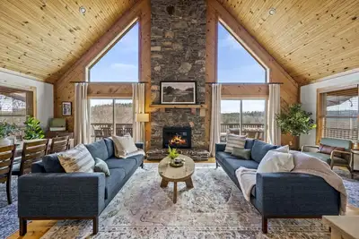 Image de Mammoth Cave National Park Spacious Family Getaway! Hot Tub+Fire Pit+Games+Grill