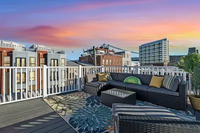 Image de Prime Old City Condo: Free Parking + Skyline Views