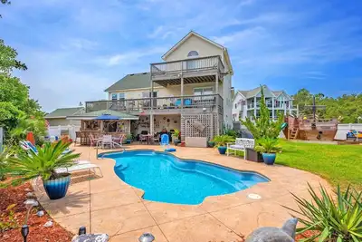 Image de 402 Nags Head Rental with Salt-Water Pool, Kids Pirate Playground, and More!