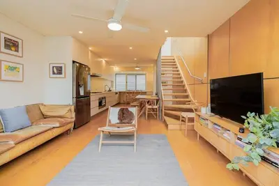 Image de Victorian City-Fringe 3lvl Home @Carlton Lifestyle