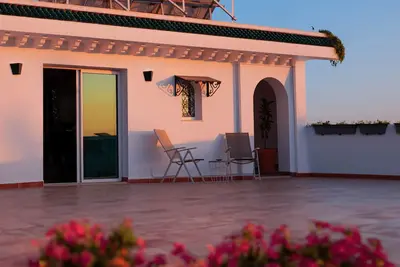 Image de Cozy Rooftop Studio w/ Amazing City Skyline Views Central to Downtown & Airport