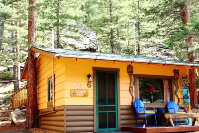 Image de Bighorn Sheep Cabin - Queen Bed, Scenic Deck, Cozy Cabin