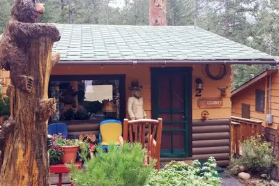 Image de Cowboy Charm Cabin - Mountain Views, Rustic Retreat
