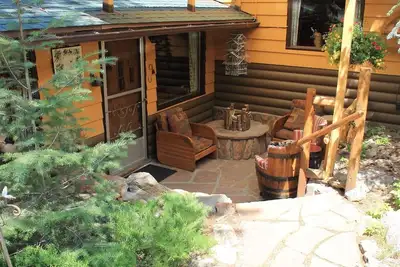 Image de The Lodge - Riverfront Haven with Hot Tub, Fireplace, Hiking Trail