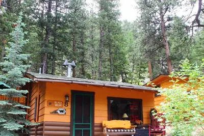 Image de Authentic Mountain Cabin - Queen Bed, Private Deck, Adventure Awaits!