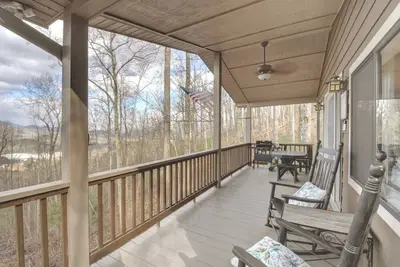 Image de Stunning Mtn Retreat-Unplug & Connect with Nature! Fire Pit, Hammocks, Hiking!