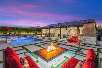 Image de New: Gameroom, Pool, Spa, Firepit
