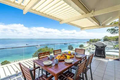 Image de Classic View 2, 2 49 Victoria Pde - panoramic water views, aircon, free Wifi