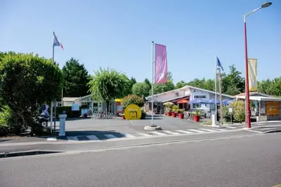 Image de Camping 4 étoiles - Piscine - eebifg