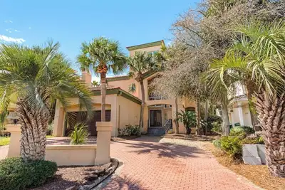 Image de 🌞Close 2 Private Beach Access-3br Sunny and Share🌞