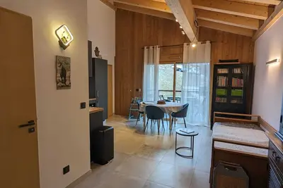 Appartement ludothèque neuf à Combloux au pied des pistes, idéal familles