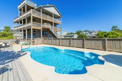 Image de Take in amazing ocean views from the crow's nest at Dream Weaver!