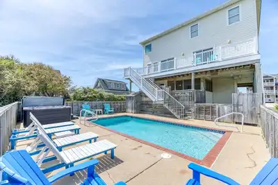 Image de Ocean and sound views and only 600 ft from semi-private beach access!