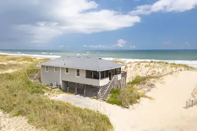 Image de Oceanfront home, steps from the sand and front row seats to gorgeous sunrises