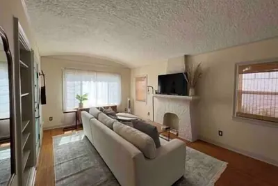 Image de Lush Hot Tub Hacienda - 2br Coastal Retreat - Central to Long Beach Attractions!