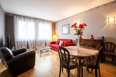 Image de En rouge et noir  - Joli appart à Tours