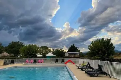 Image de Camping 3 étoiles - Piscine  - eeeehg