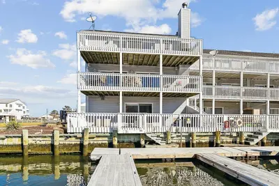 Image de Bethany Marina Townhome: Sunset Views, Near Dining & Shopping, Pool Access!