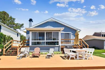 Image de Canal Front Home With Easy Access to Water Activities!