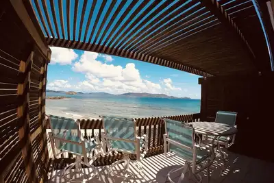 Image de Captivating Water View with sounds of the sea just a few feet away - Bldg D-209