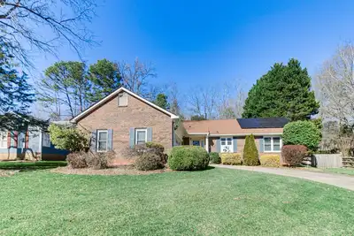 Image de Lovely Charlotte Home w/ Yard: 9 Mi to Uptown!
