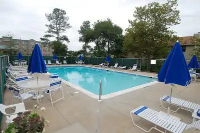 Image de Cozy Sea Pines Getaway! Features Community Pool and Short Walk to The Beach.