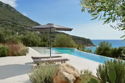 Image de Amazing Seafront villa with private pool and direct access to the beach.