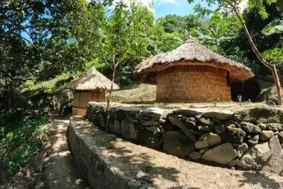 Image de Private waterfall and indigenous house!