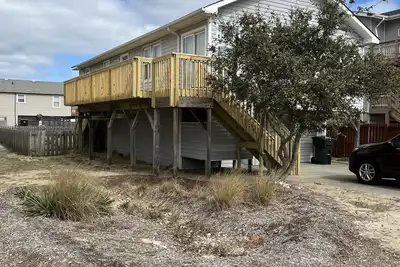 Image de Great beach cottage 5 minute walk to beach. Pet friendly. Fenced yard.