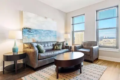 Image de Steps from Whole Foods 2 Br | Pet-Friendly