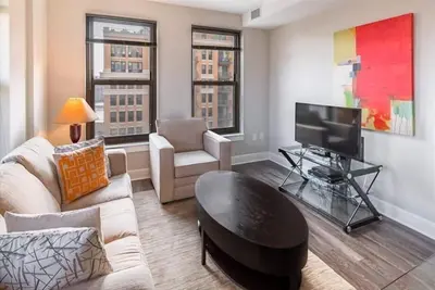 Image de Pentagon City 2 Br | Rooftop Pool | Pool + Gym