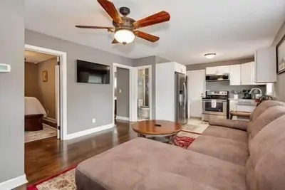 Image de Downtown’s Queens (Pad 1 & 2) - 4br + 2 Sofa Bed