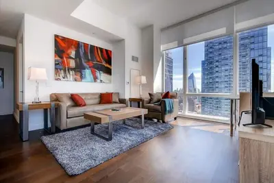 Image de Hells Kitchen 2 Br Uptown/river views | Work Desk+High Speed Internet