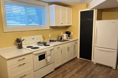 Image de Close to everything, walk downtown Cwood or the beach, 15 mins to Blue, Sleeps 4