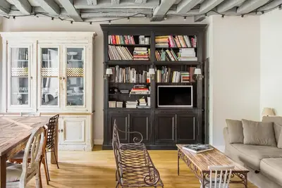 Image de Beautiful Parisian Apartment Full of Light