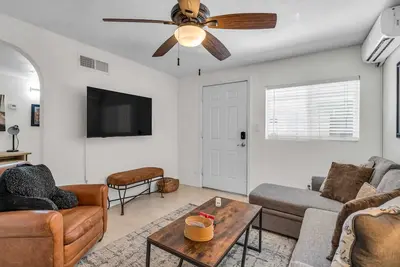 Image de Charming 2br Gem | Walk to Downtown & 4th Ave!