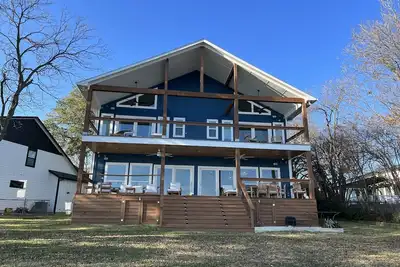 Image de Wide open water with the best views on the lake! Close to town and all amenities