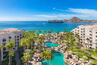 Image de See the Bisbee Black & Blue in a 2-bedroom suite at a Medano Beach resort & spa