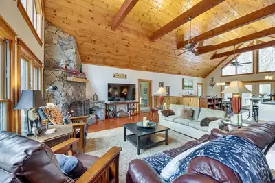 Image de Cabin w\/ Hot Tub and WiFi: 4 Mi to Snowshoe Resort