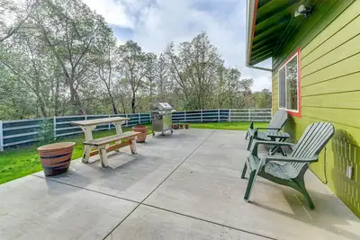 Image de Charming Grants Pass Cottage w/ Patio & Gas Grill!