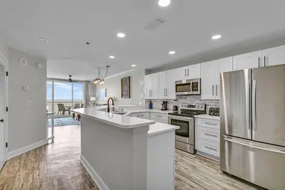 Image de 2 Br Penthouse Condo | Stunning View | Beach Club Resort Dp3