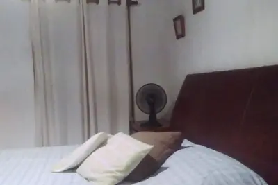 Image de Chalet indept, amplio, acogedor, hermoso jardin Aire C wifi, espa. xcocinar.