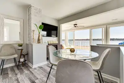 Image de Waterfront Buckeye Lake Home w/ Deck & Dock!