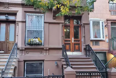 Image de Spacious Harlem Brownstone Garden 2-Bedroom Apartment with a large rear yard,