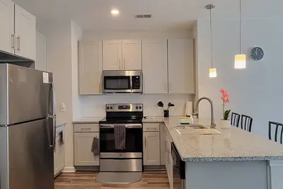 Image de Cozy 2 bedroom 2 bath apartment just 18 minutes away from airport.