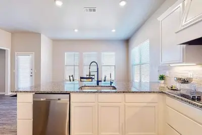 Image de The Crib On Moonlight. Brand New Home.