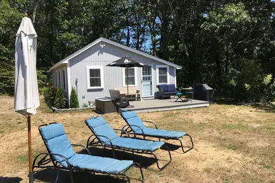 Image de Cottage on freshwater lake with short walk to town beach