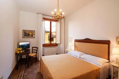 Image de Appartement Ginori, centre historique, bâtiment d'époque avec ascenseur et balcon