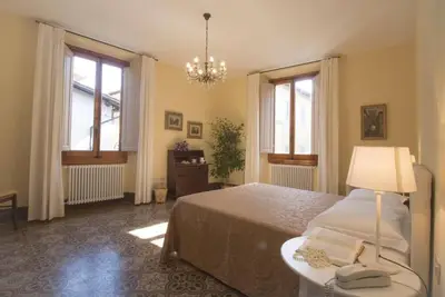 Image de Appartement Médicis, centre historique, bâtiment d'époque avec ascenseur