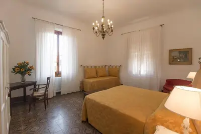 Image de Appartement Pitti avec salon, centre historique, bâtiment d'époque avec ascenseur